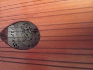Laúd antiguo de madera
