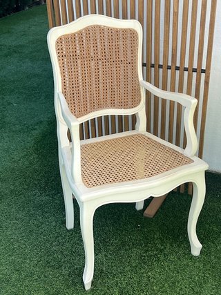 Sillas de madera y ratán