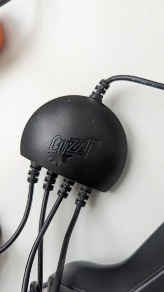 4 Mandos Buzz PS2 + Adaptador USB + Caja