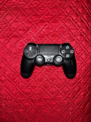Console PS4 Slim Nera + Controller in regalo