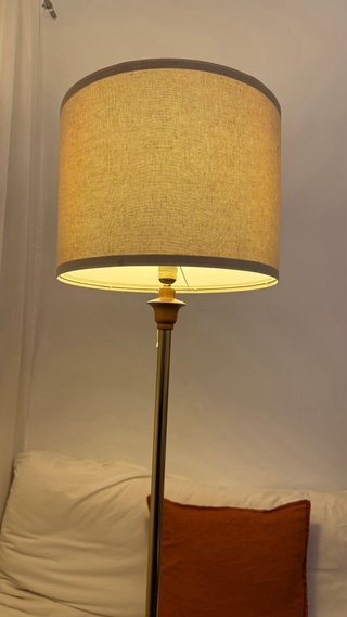 Lámpara de pie antigua madera y dorado