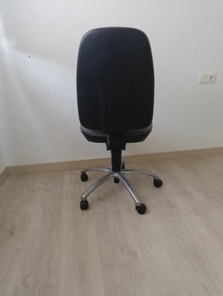 Silla de oficina gris 5 ruedas