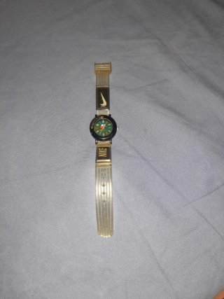 Reloj Nike Dorado y Verde