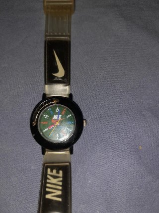 Reloj Nike Dorado y Verde