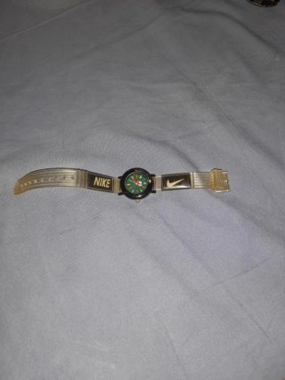 Reloj Nike Dorado y Verde