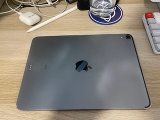 iPad Pro 11" (2018) + Apple Pencil 2 + Teclado
