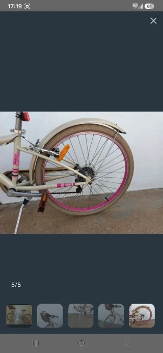 Bicicleta blanca con cesta, 24 pulgadas.