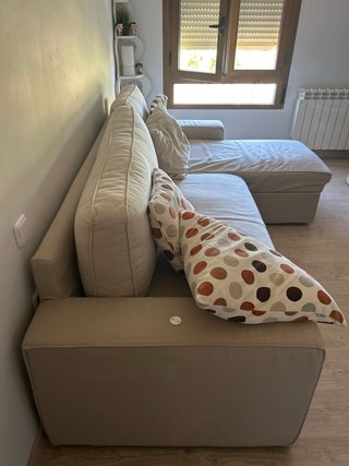 Sofá modular beige y multicolor