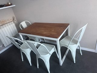 Mesa y 4 Sillas Cocina