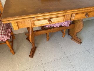 Mesa de cocina de madera