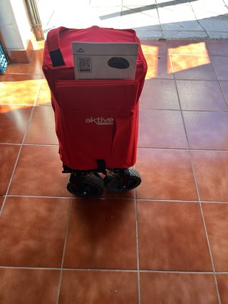 Carrito de playa rojo