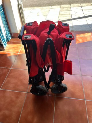 Carrito de playa rojo