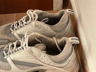 Zapatillas Dior B22 grises y blancas