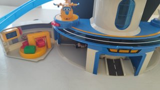 Super Wings Base con Personajes