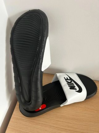Chanclas Nike Talla 42 Negras y Blancas