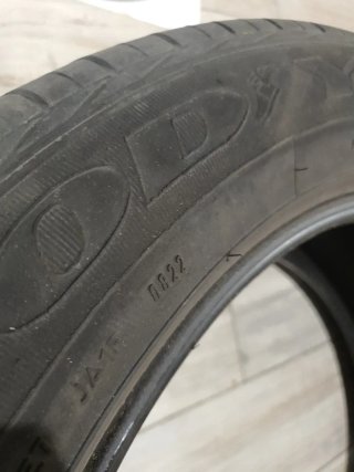 Se vende  neumáticos  2 UNIDADES GOODYEAR AO
