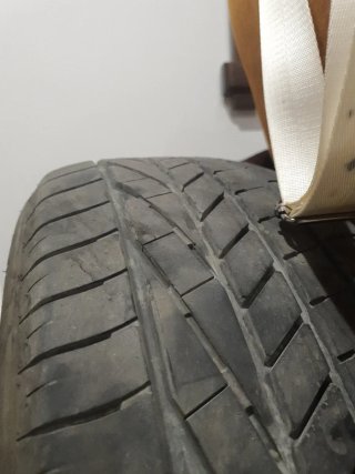 Se vende  neumáticos  2 UNIDADES GOODYEAR AO