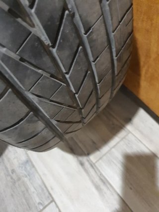 Se vende  neumáticos  2 UNIDADES GOODYEAR AO