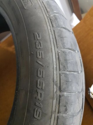 Se vende  neumáticos  2 UNIDADES GOODYEAR AO