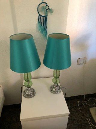 Lámparas de mesa plateadas y turquesa