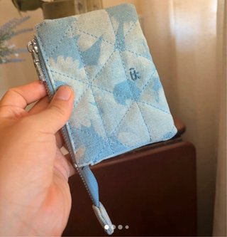 Cartera vaquera acolchada con estampado
