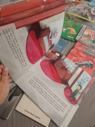 8 libros en catalán + cd de cuento