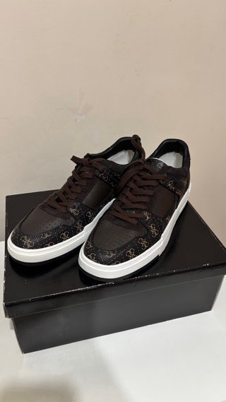 Zapatos Guess Marrones y Multicolor