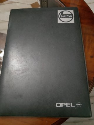 Carpeta de documentos Opel con logo Castrol