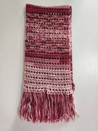 Bufanda crochet rosa con flecos