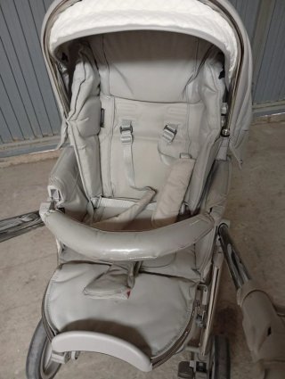 Carrito de bebé gris