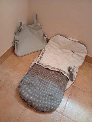 Carrito de bebé gris