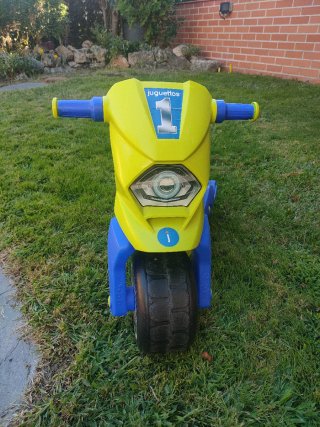 Moto correpasillos Juguettos