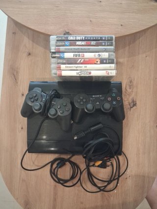 PlayStation 3 con 7 juegos y 2 mandos