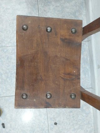Silla de madera antigua rústica,  bien conservada