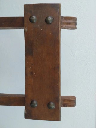 Silla de madera antigua rústica,  bien conservada