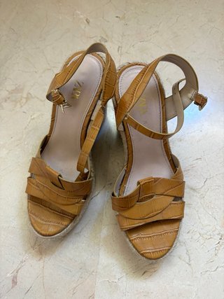 Tacones Zara Marrones Cuña