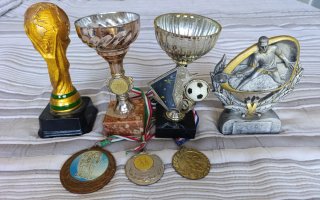 Trofeos y Medallas: Fútbol, Tenis cartas, monte.