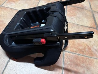 Alzador coche i-Size negro 125-150 cm Isofix
