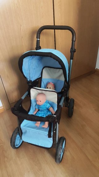 Carrito gemelar para muñecas