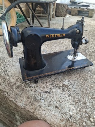 Máquina de coser antigua Wertheim