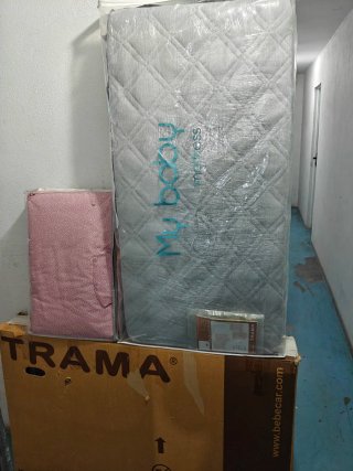 Cuna bebé poco usada + colchón y chichonera
