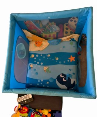 Parque infantil azul com tema marinho