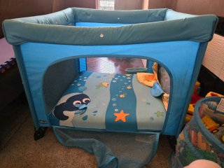 Parque infantil azul com tema marinho