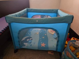 Parque infantil azul com tema marinho
