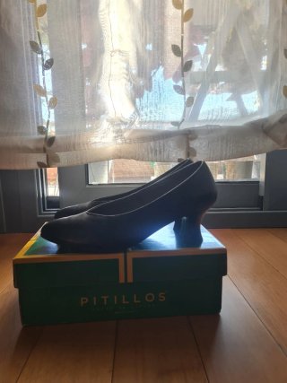 Zapatos de piel negros Pitillos