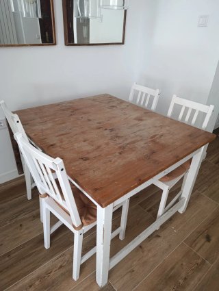 Mesa de comedor de madera