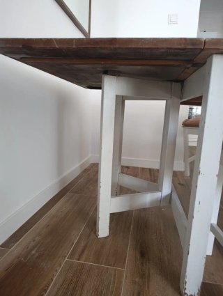 Mesa de comedor de madera