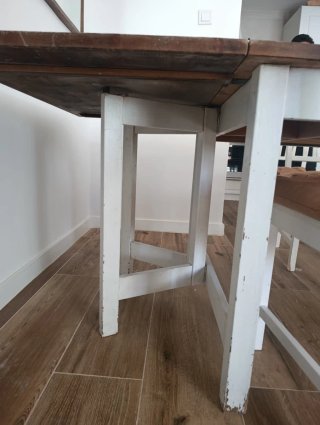 Mesa de comedor de madera