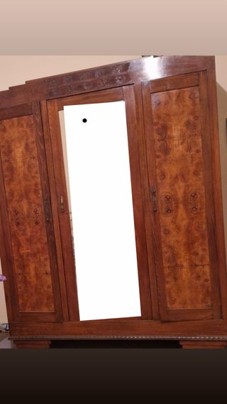 Armario antiguo de madera