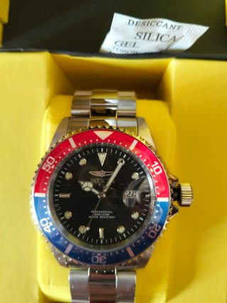 Reloj Invicta Nuevo Multicolor y Plateado